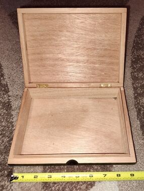 Beautiful Dark Finished Wooden 20 Cigar Box (Store Left Over)